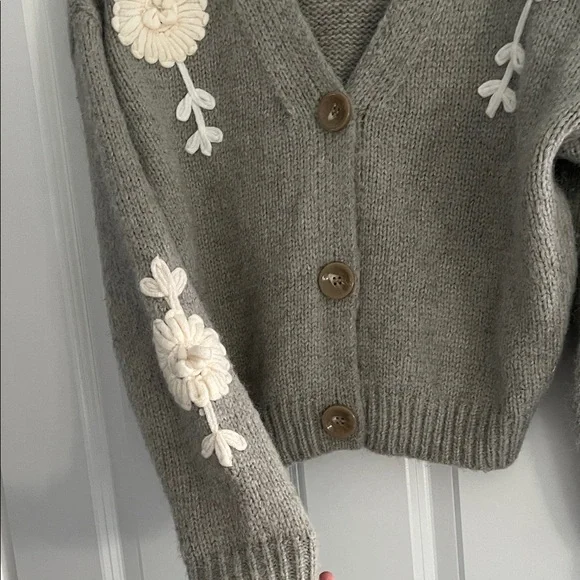 So Me Women's Cardigan in Gray with Cream Floral Details - Picture 6 of 6